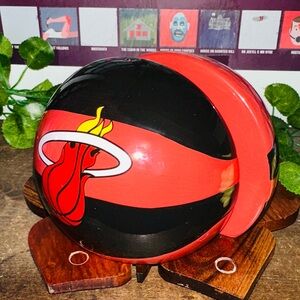NBA Basketball Miami Heat Novelty Salt and Pepper Shaker Set Red Black FOCO